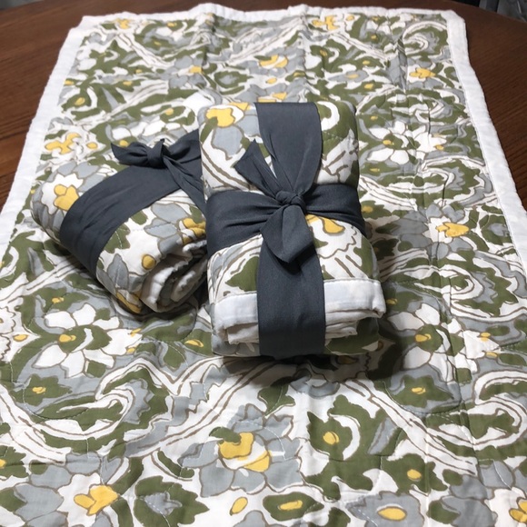 3 Beautiful Pillow Shams. NWOT. 20 in x 36 in - Picture 1 of 4